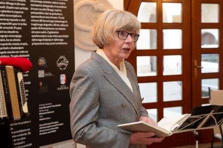 otvoritev razstave plamen upanja v Postojnski jami (14)